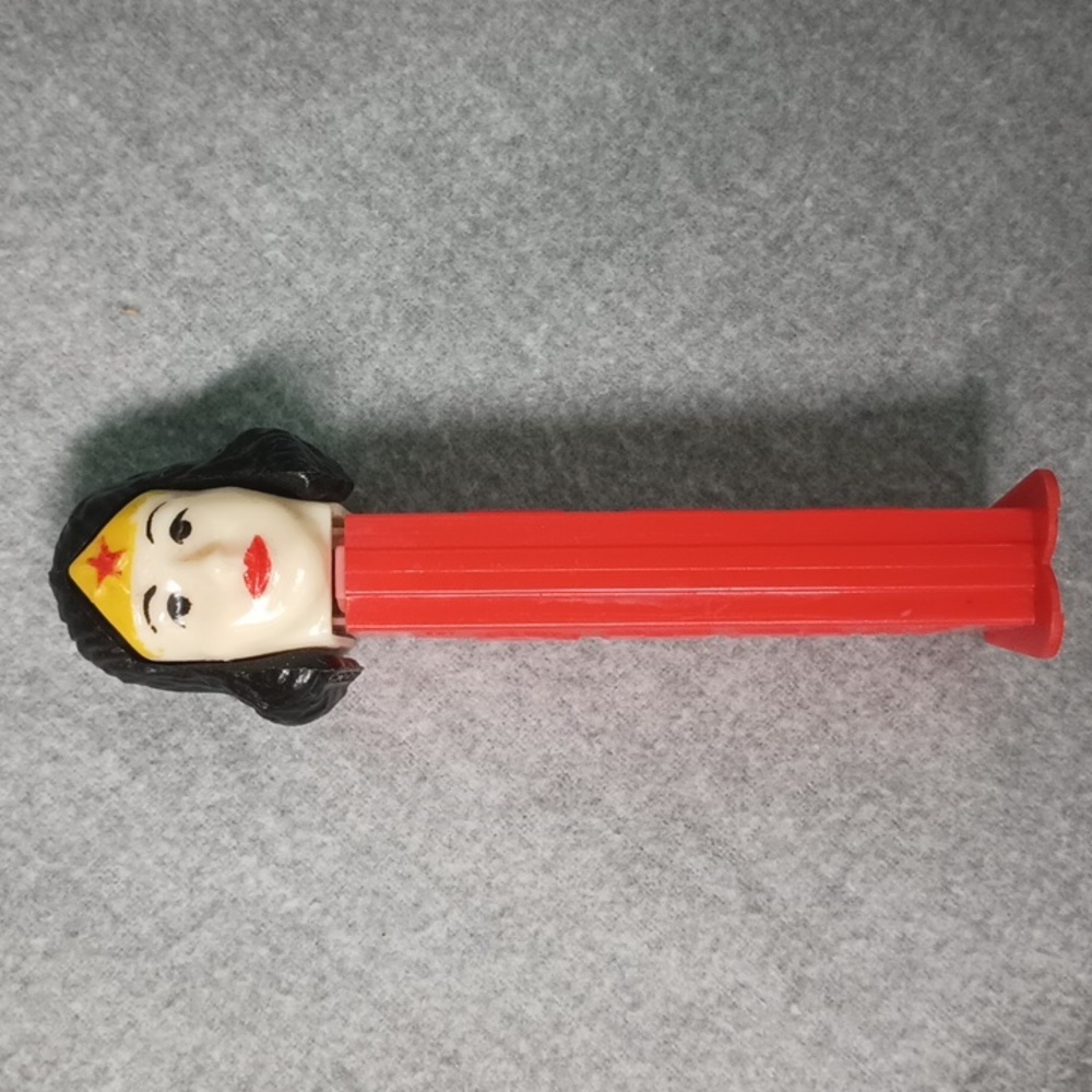 Vintage PEZ DC Comics/Wonder Woman Candy Dispenser 1979
